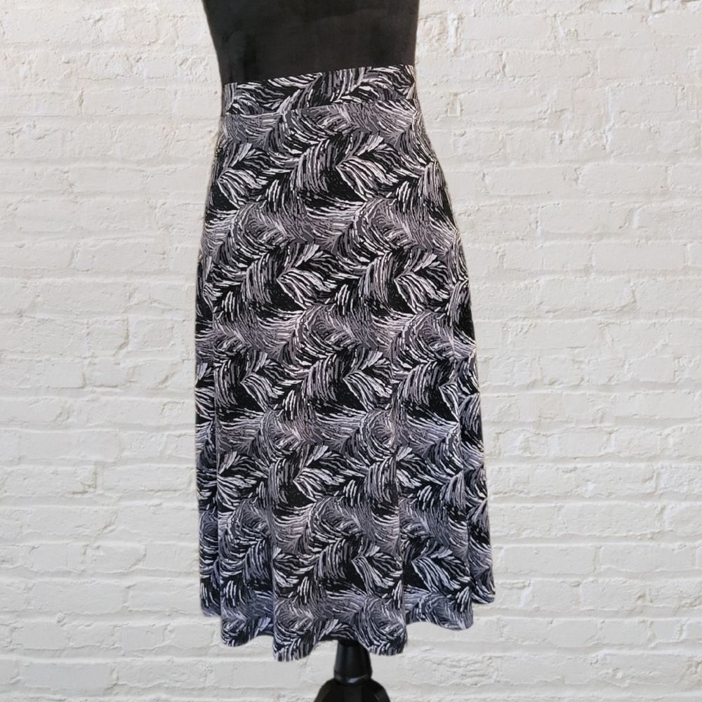 George Black & White Lightweight Skirt XL